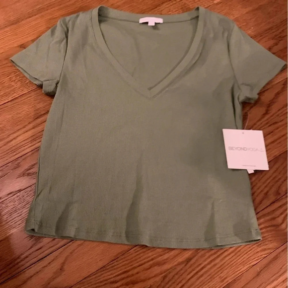 Beyond Yoga Tops - Beyond Yoga V Neck Ribbed Short Sleeve Tee NWT size Small